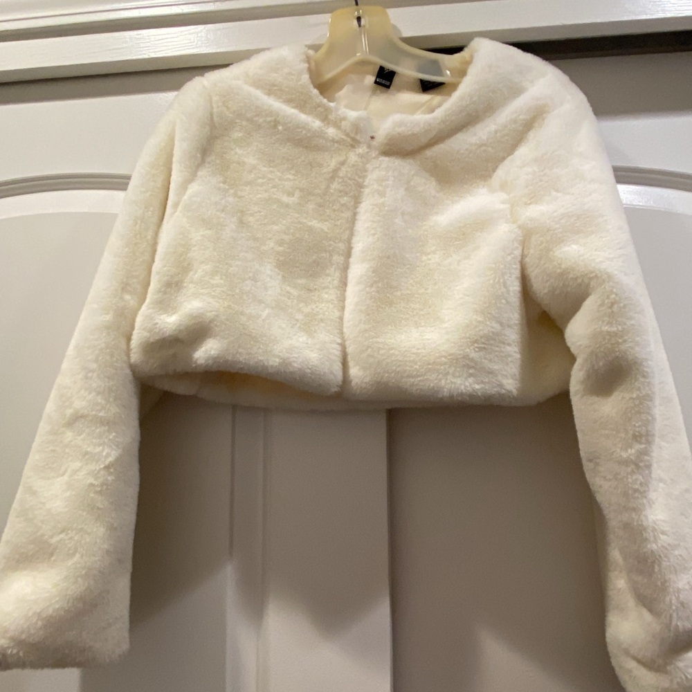 Windsor ivory faux fur shawl size small
